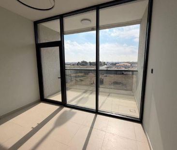 For Annual Rent – 3-Bedroom Apartment with Living - Photo 4