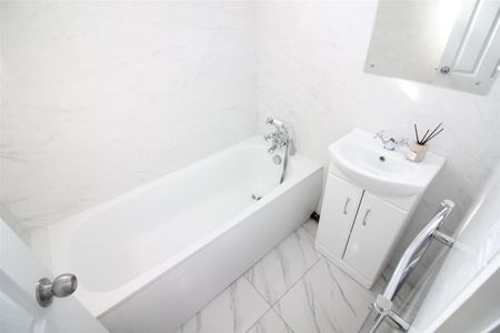 Lower Boston Road, London - Photo 5