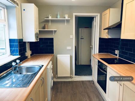 1 bedroom in a house share to rent - Photo 5