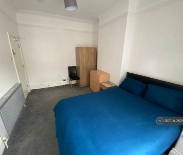 1 bedroom in a house share to rent - Photo 3
