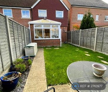 3 bedroom semi-detached house to rent - Photo 2
