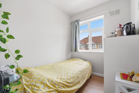 4 Bed Terraced House, Seaton Road, HA0 - Photo 3