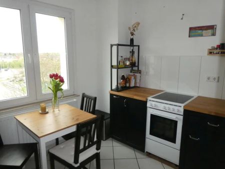 Hübsche 2-Zimmer-Dachgeschoss-Wohnung im Herzen von Asberg - Photo 4