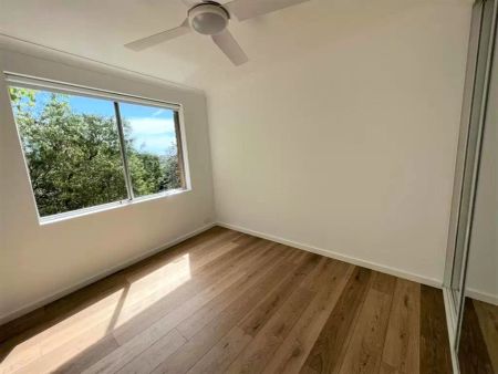 RENOVATED THREE BEDROOM APARTMENT WITH SPARKLING OCEAN VIEWS - Photo 4