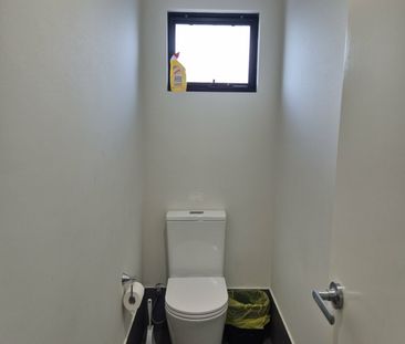 Low-Maintenance Family Home - Photo 4