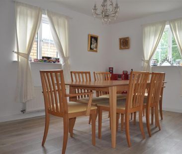 4 bedroom detached house to rent - Photo 4