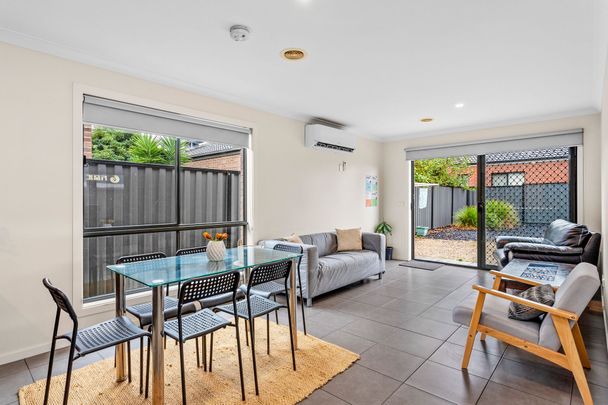 Exclusive Rooming House &lpar;Bed&plus;Bath&plus;Carspace&rpar; - Photo 1