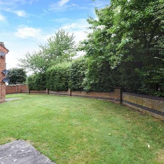 Old Burrs, Aylesbury, HP21 - Photo 2