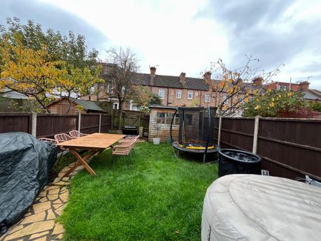 3 Bed Terraced House, Heath Road, HA1 - Photo 2