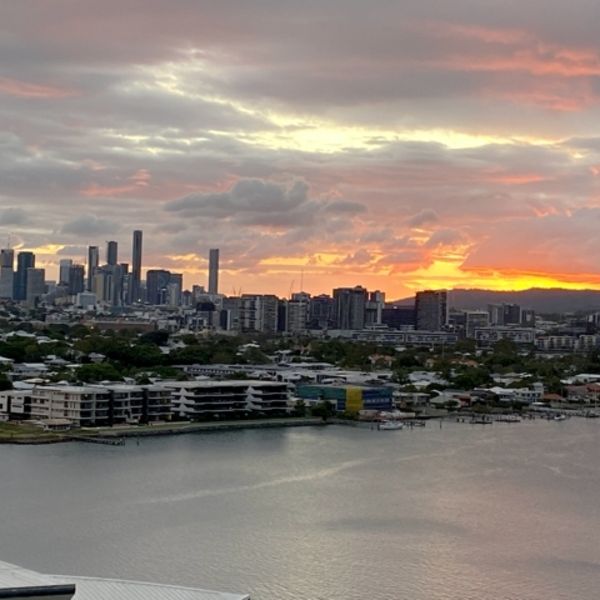 Executive One Bedroom Apartment with Stunning River & City views - Photo 1