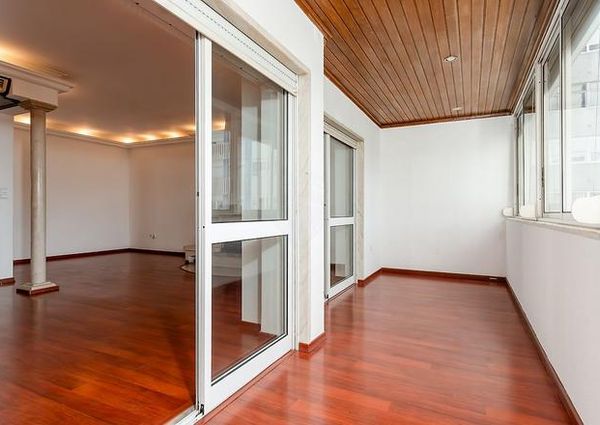 Apartamento T5 em Setúbal
