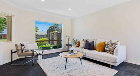 Wonderful, Spacious Home - Photo 2