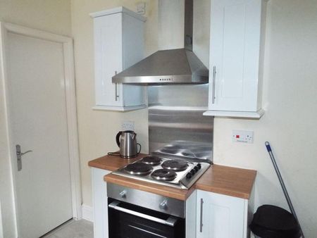 4 bedroom terraced house to rent - Photo 5