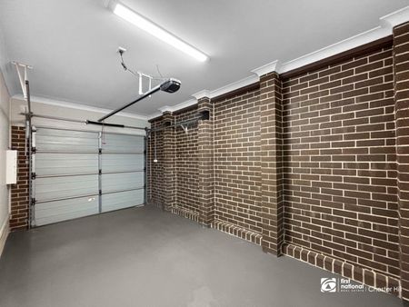 Modern 3 Bedroom Home - Photo 2