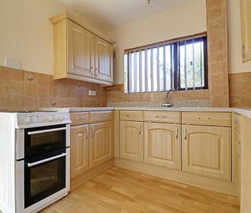 2 bedroom end of terrace house to rent - Photo 6