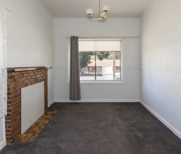 Low-Maintenance, three bedroom home - Photo 2