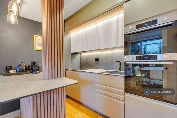 3 bedroom flat to rent - Photo 1