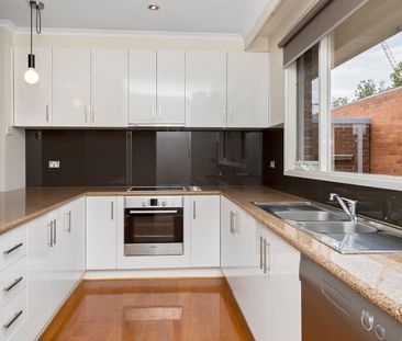 Private & Well maintained Villa Unit - Photo 4