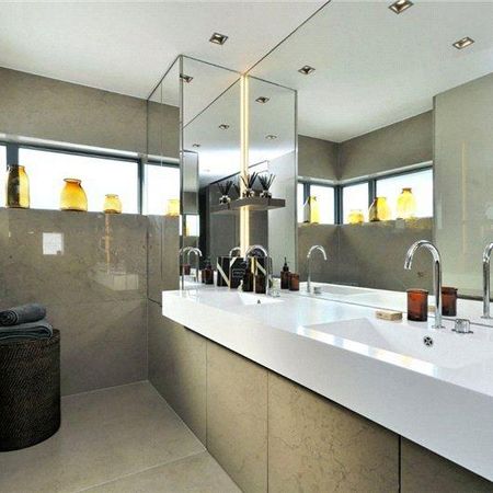 3 bedroom flat in St.James's - Photo 4