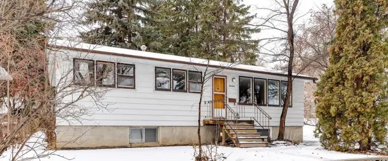 Bright and Clean 3-Bedroom Main Floor in Riverdale – Available Now! | 10184 92 Street Northwest, Edmonton - Photo 1