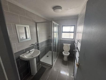 3 bedroom flat to rent - Photo 5