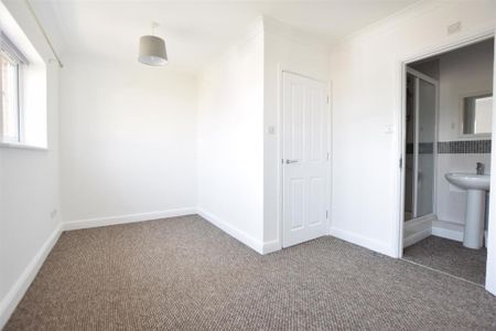 4 bedroom townhouse to rent - Photo 3