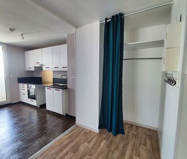 Location Appartement 4 pièces 70m² ST PIERRE DES CORPS 37700 - Photo 6