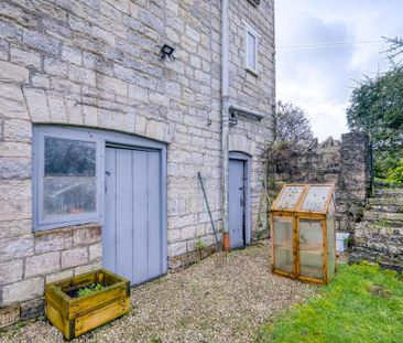 2 bedroom semi-detached house to rent - Photo 4