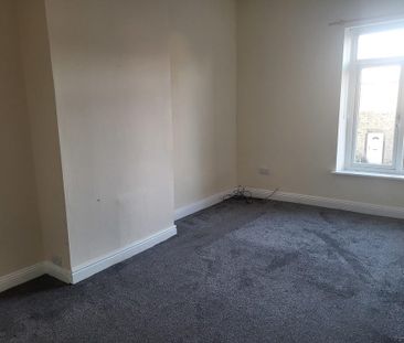 2 bedroom end of terrace house to rent - Photo 2