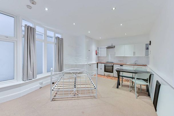 Studio to rent - Photo 1