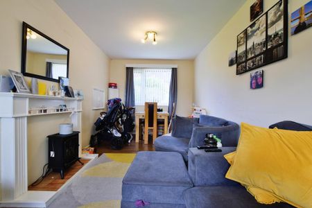 2 bedroom semi-detached house to rent - Photo 5