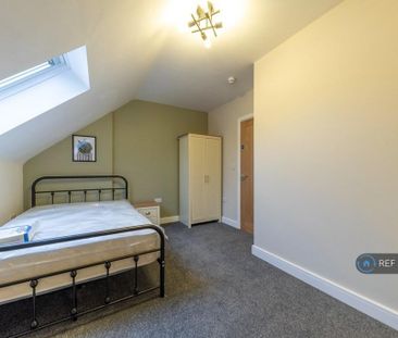 1 bedroom in a house share to rent - Photo 4