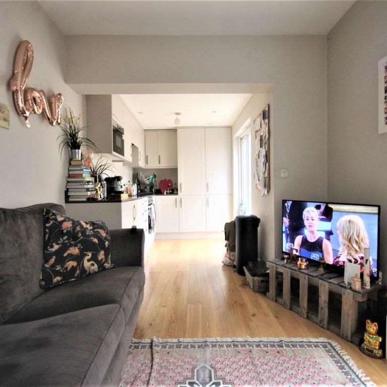 2 bedroom flat to rent - Photo 1