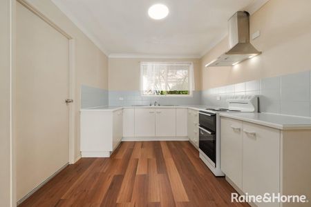 Charming 2-Bedroom Villa in Convenient Ingleburn Location - Photo 5
