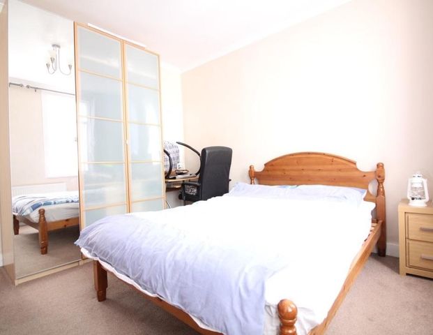 New Road, Uxbridge - Photo 1