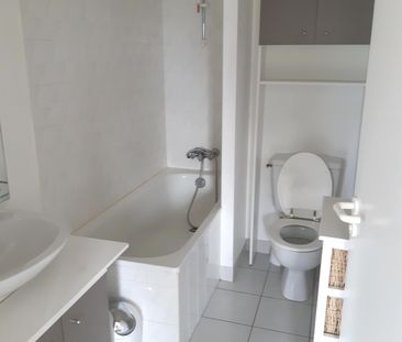 Location Appartement 2 pièces 43m² LA ROCHE SUR YON 85000 - Photo 5