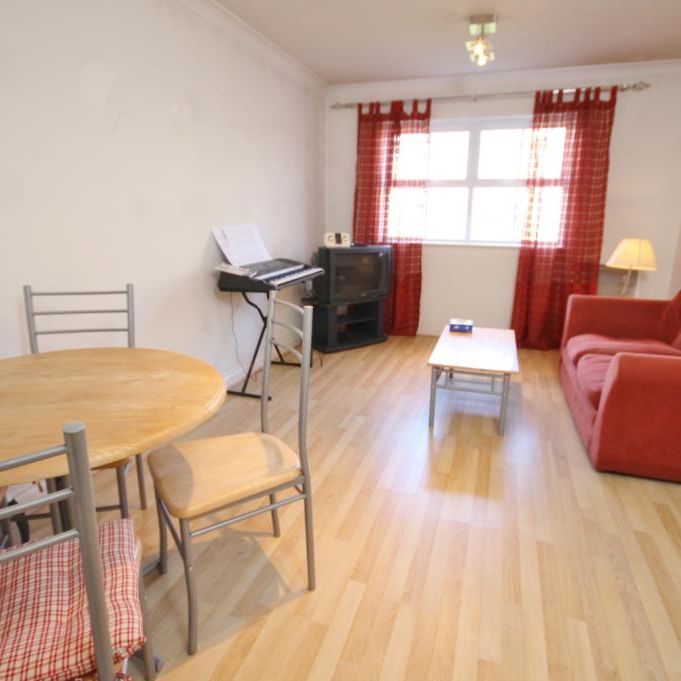 International Way, Sunbury-on-Thames, Surrey, TW16 7HS - Photo 1