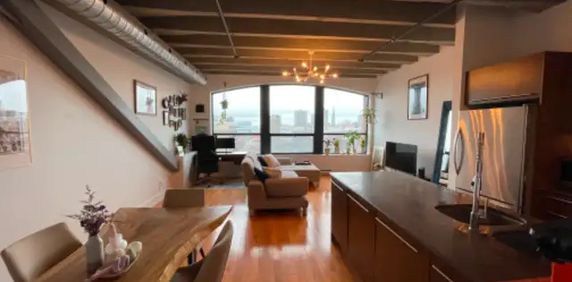 Place-Des-Arts - Superb 1 Bedroom Loft - Photo 2