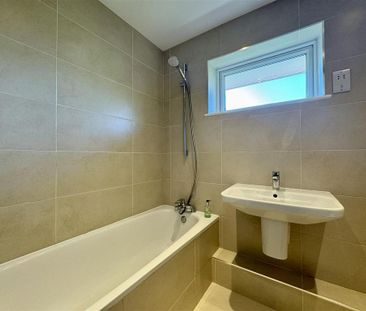 3 bedroom semi-detached house to rent - Photo 6