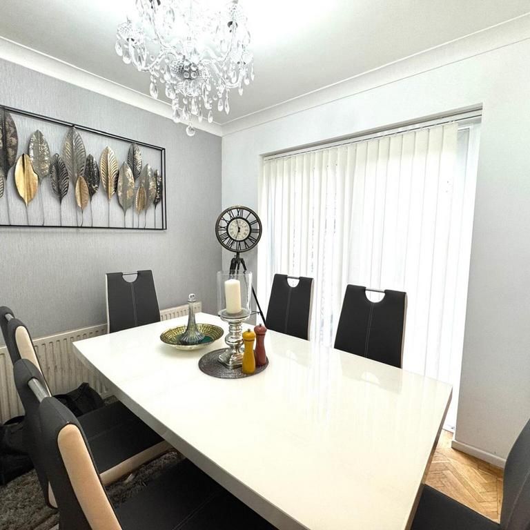 3 bedroom semi-detached house to rent - Photo 1
