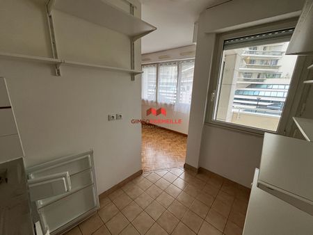 Location Appartement 1 pièce 28m² - Photo 2