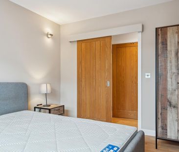 1 bedroom mews to rent - Photo 6