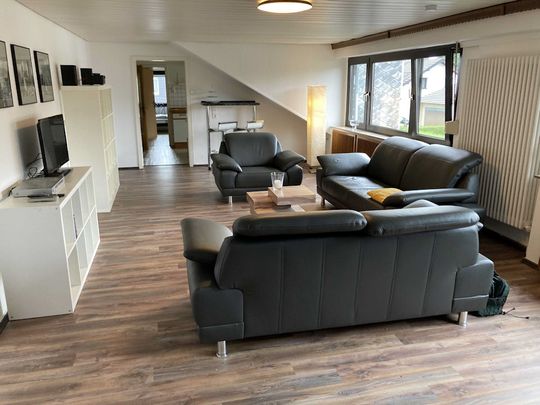 Modern möblierte Wohnung mit 2 Schlafzimmern in Köln- Vogelsang - Photo 1