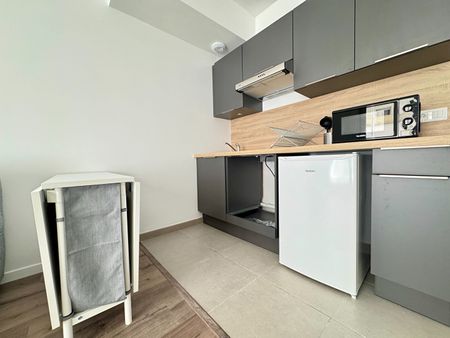 Studio meublé avec terrasse - Photo 4