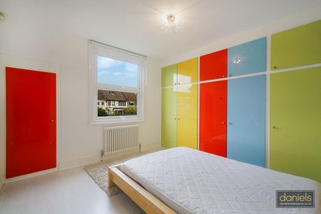 3 bedroom flat to rent - Photo 4