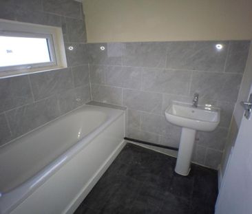 3 bedroom flat to rent - Photo 5