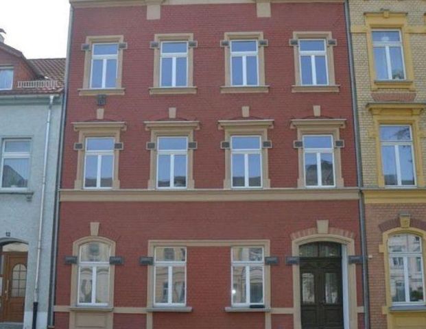 Modernes Wohnen im Altbau: 3-Zimmer-Wohnung mit Balkon - Foto 1