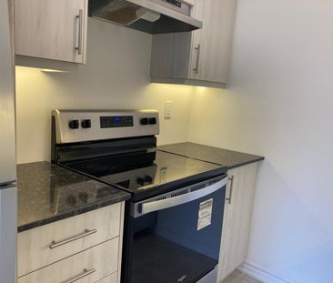 For Lease - 31 Pumpkin Corner Crescent, Barrie, Ontario - Photo 3