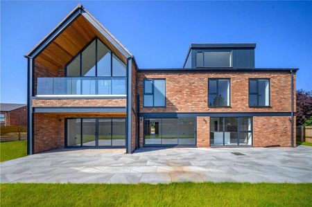 Beautifully designed, high specification, spacious detached contemporary family homes with an abundance of space and light. - Photo 2