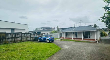 Freshly Renovated 2-Bedroom Home Near Sylvia Park & Lagoon Walks - Photo 5